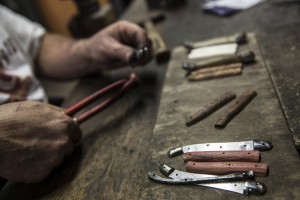 Atelier de coutellerie Forge de Laguiole. Copyright Bálint Pöcneczi / Bloomberg